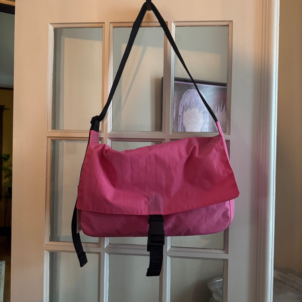 NWT Baggu messenger bag